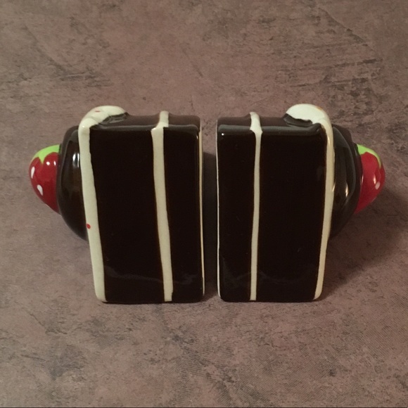 Cake Slice Salt Shakers - Picture 5 of 12